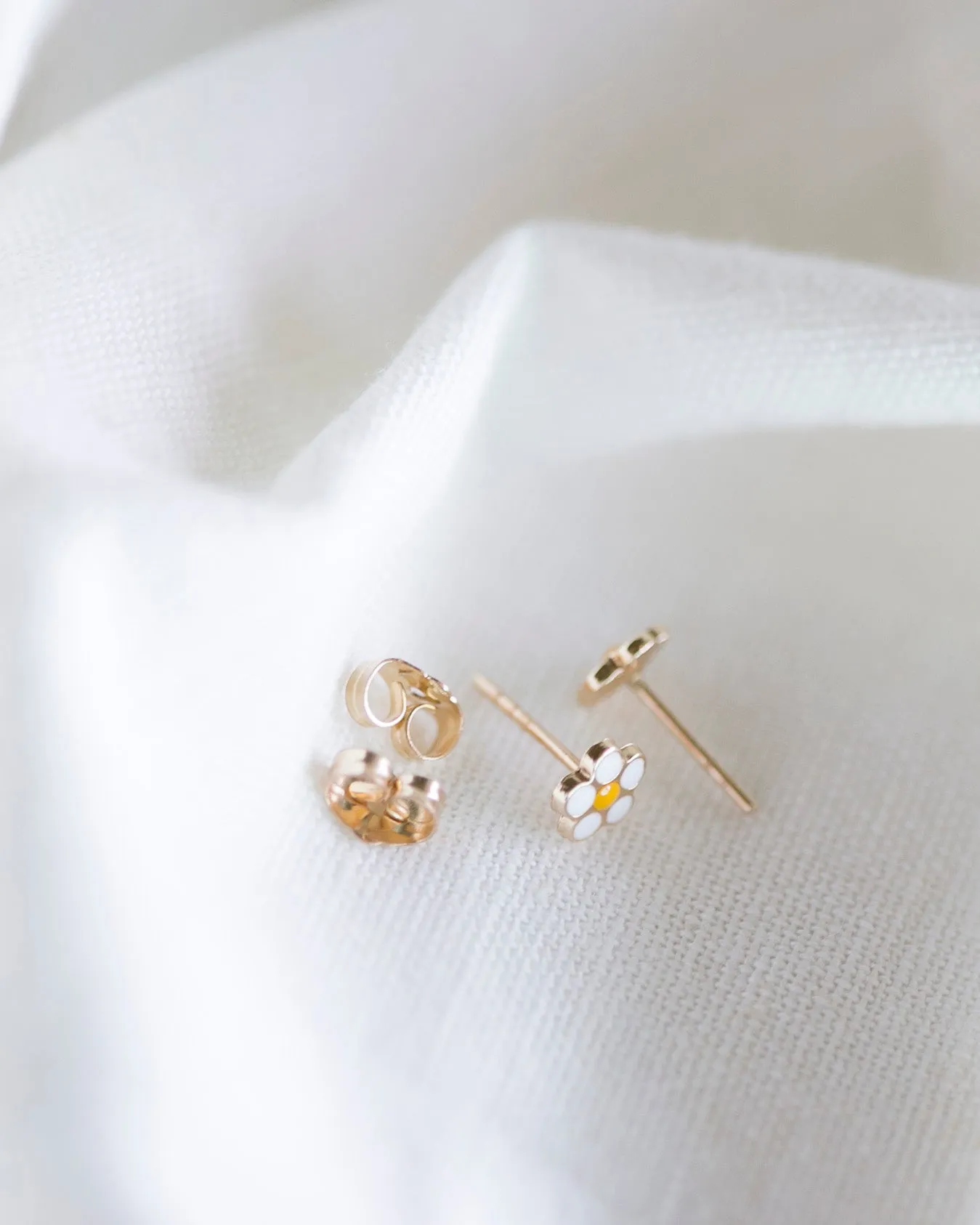 14k Daisy Stud Earrings