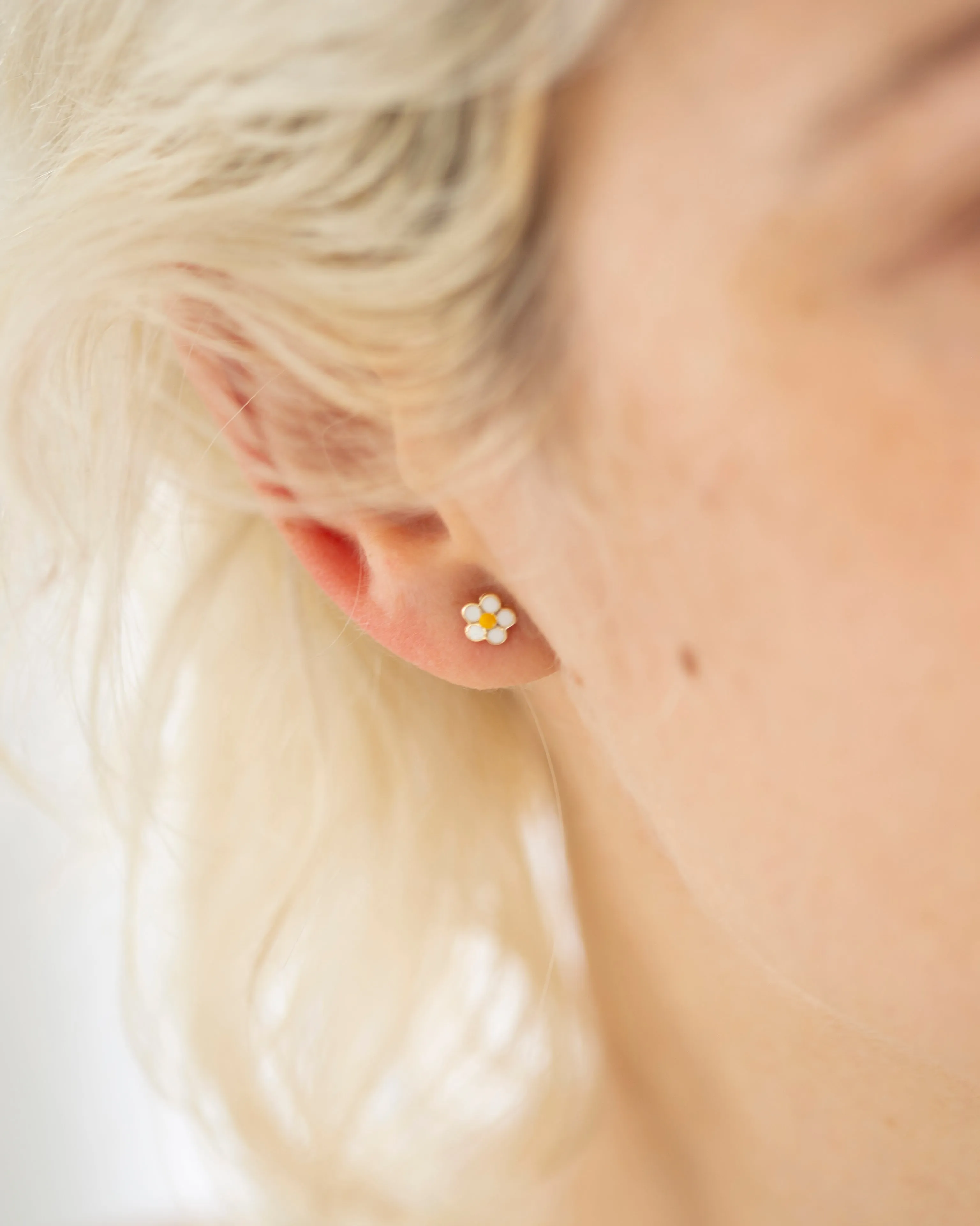 14k Daisy Stud Earrings