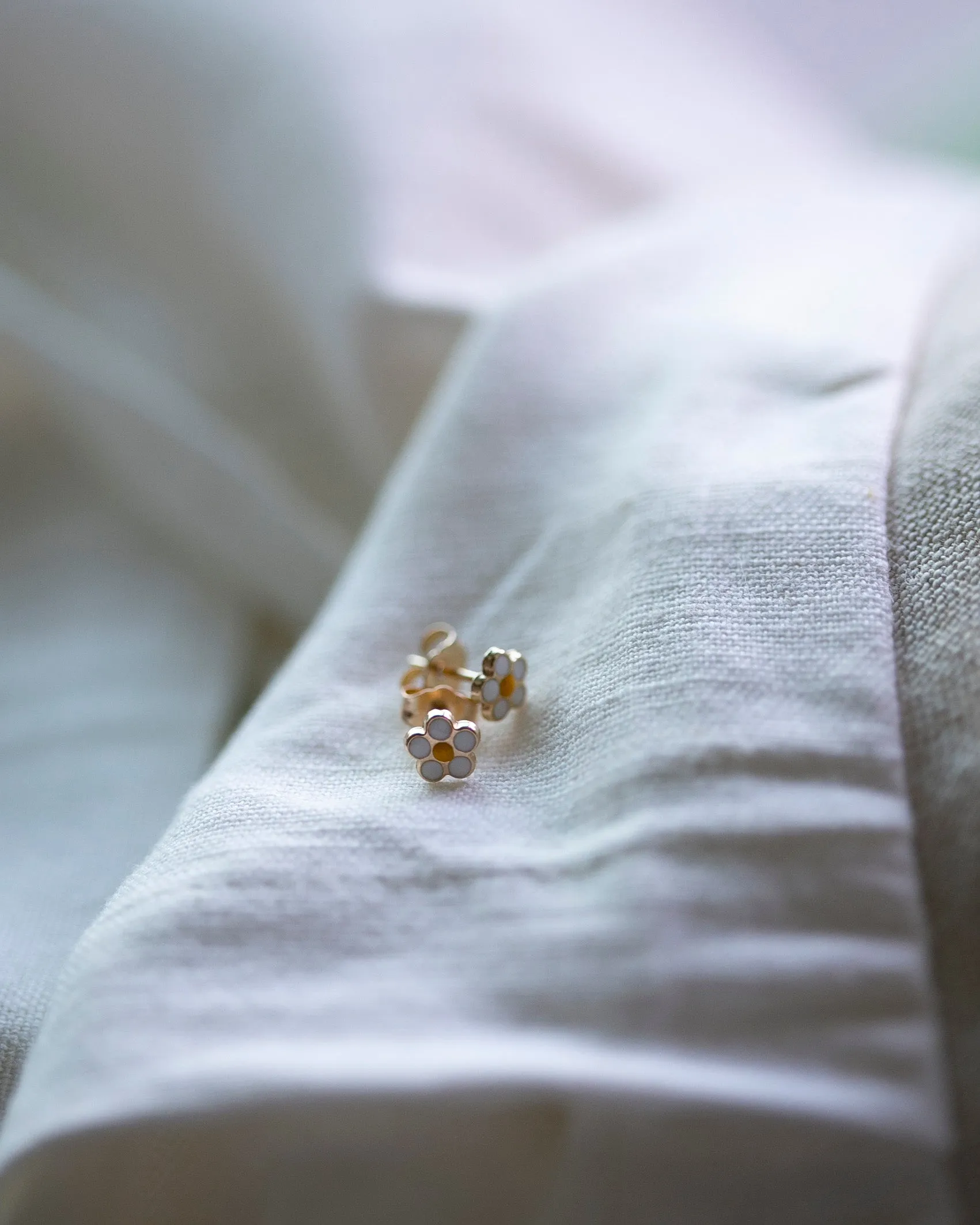 14k Daisy Stud Earrings