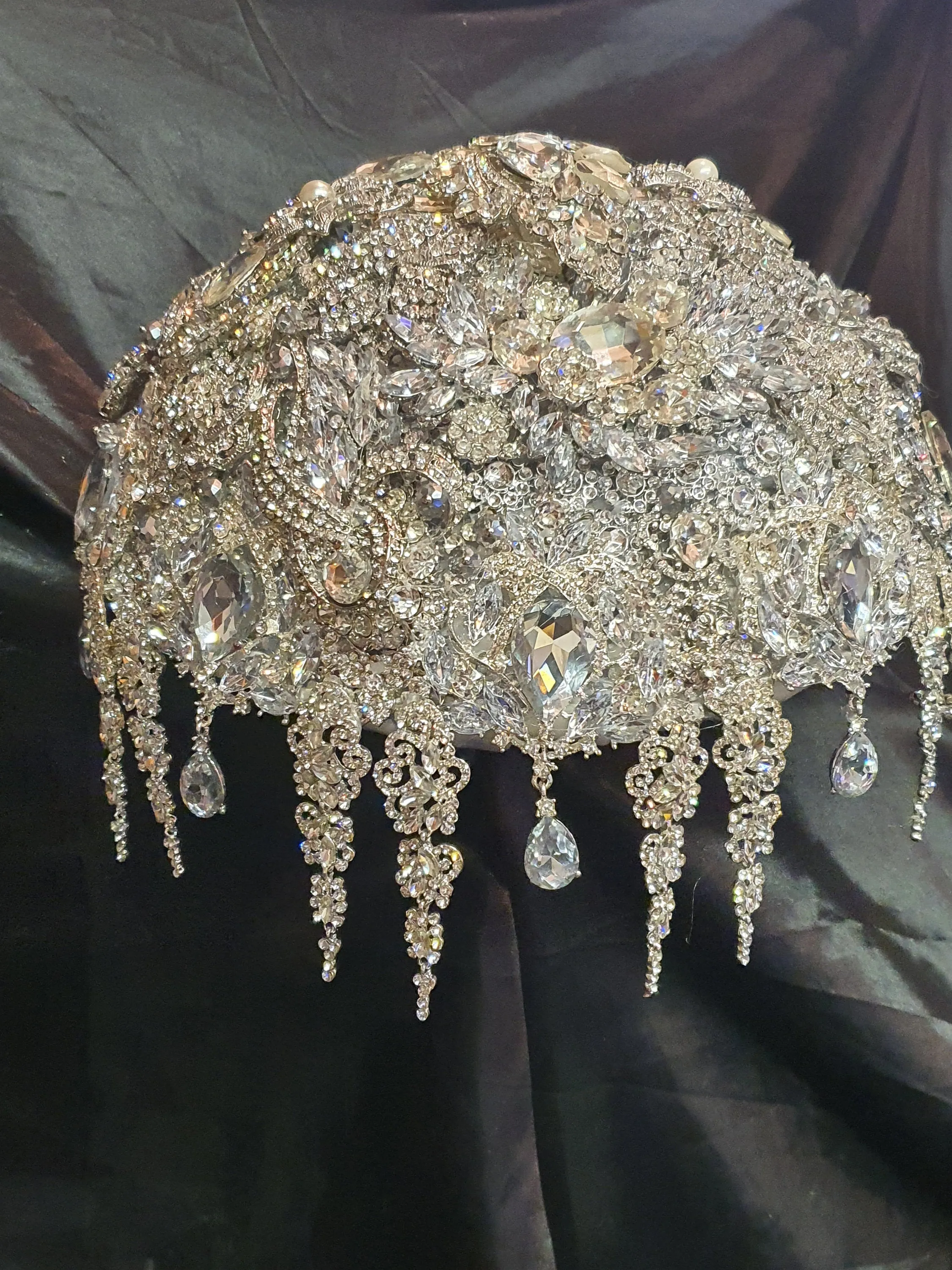 Crystal brooch bouquet, jeweledge  bouquet, alternative Great Gatsby style wedding flowers.