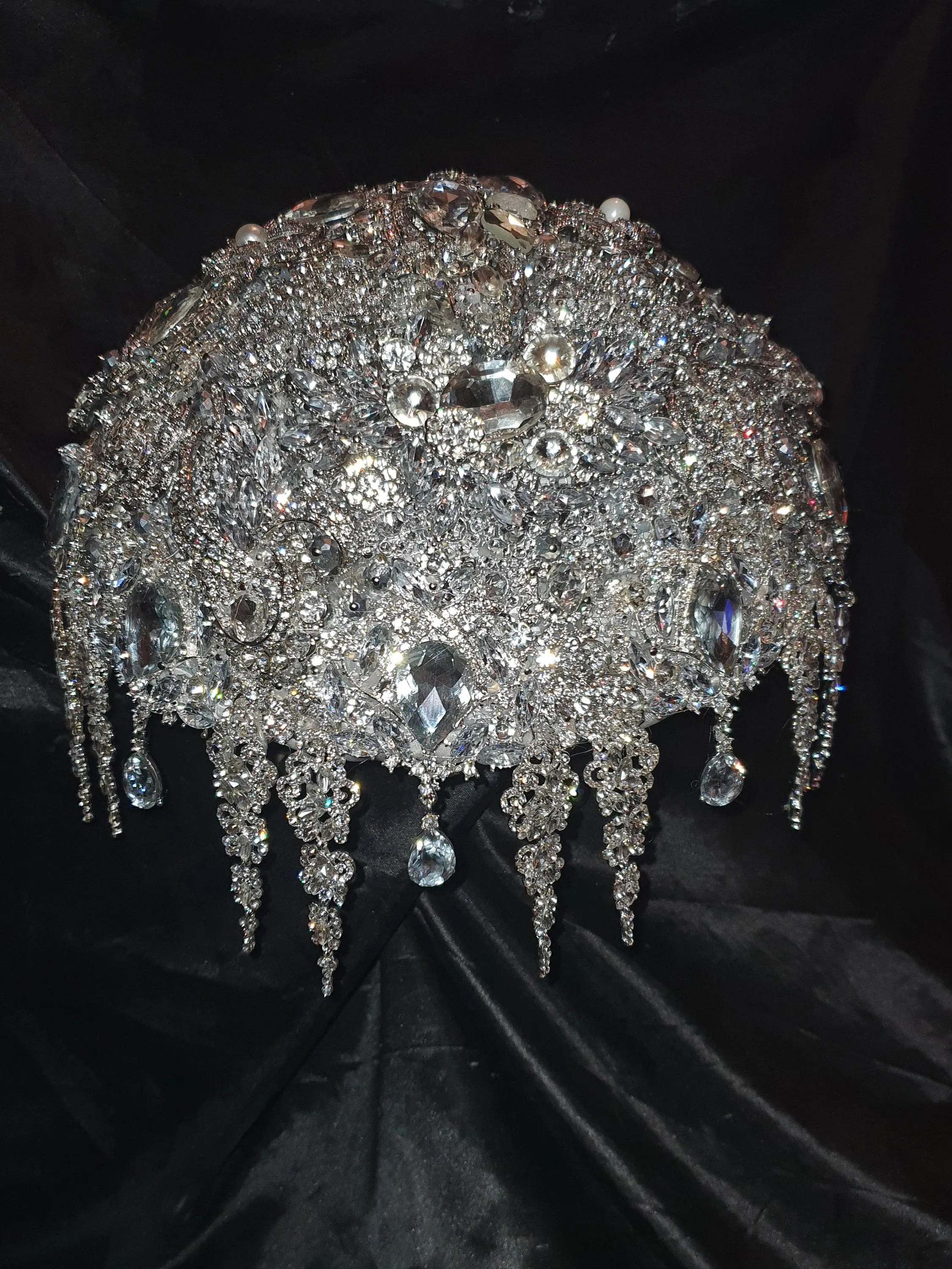 Crystal brooch bouquet, jeweledge  bouquet, alternative Great Gatsby style wedding flowers.