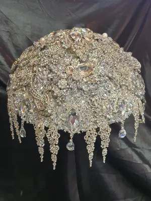 Crystal brooch bouquet, jeweledge  bouquet, alternative Great Gatsby style wedding flowers.