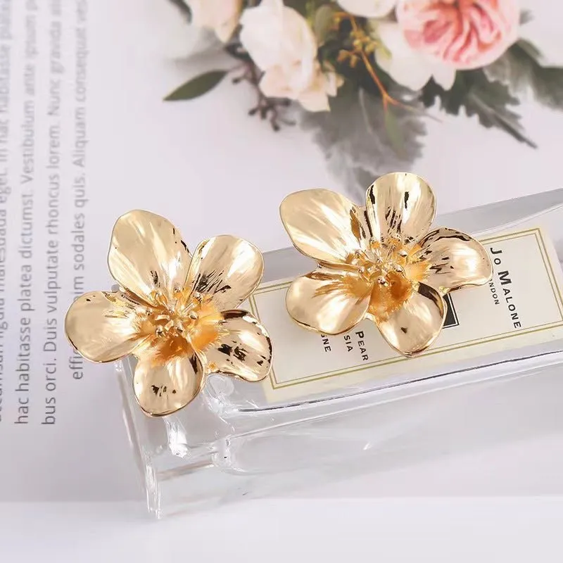 MAC170 Retro Simple Alloy Flower Stud Earrings