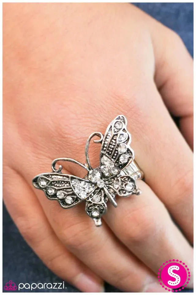 Paparazzi Ring ~ Butterfly Kisses - White