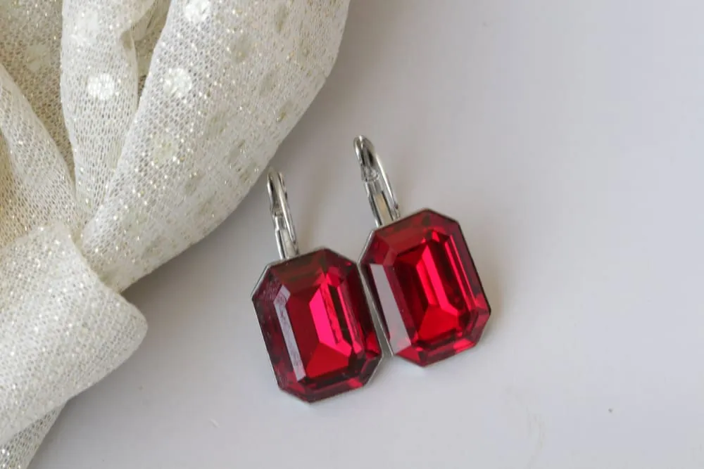 SIMPLE RED EARRINGS