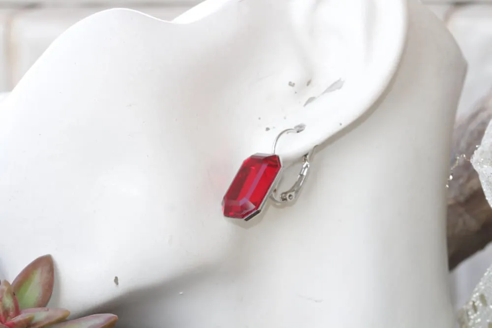 SIMPLE RED EARRINGS